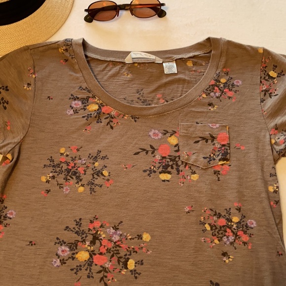 T-shirt very feminine - Picture 2 of 5